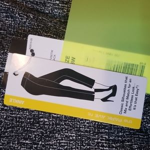 Capri Pants Women 18w 2 pair 🎀🎀🎀🎀🎀🎀🎀🎀🎀🎀🎀🎀🎀🎀🎀🎀🎀🎀🎀🎀